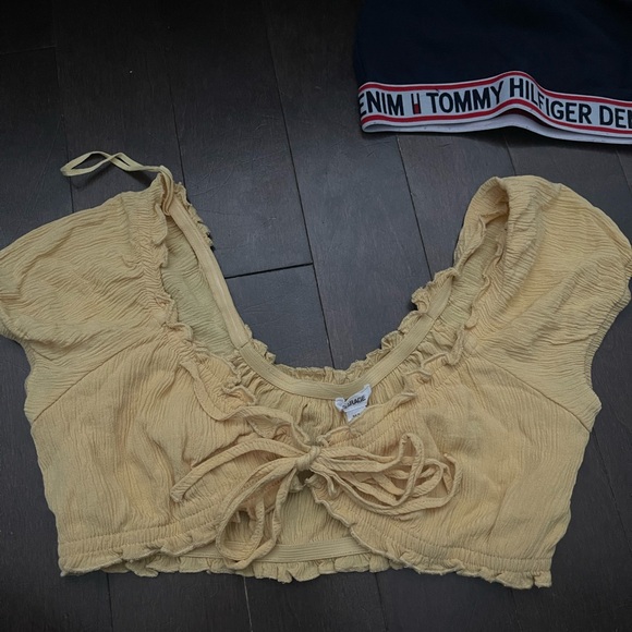 Yellow summer garage top - Picture 1 of 2